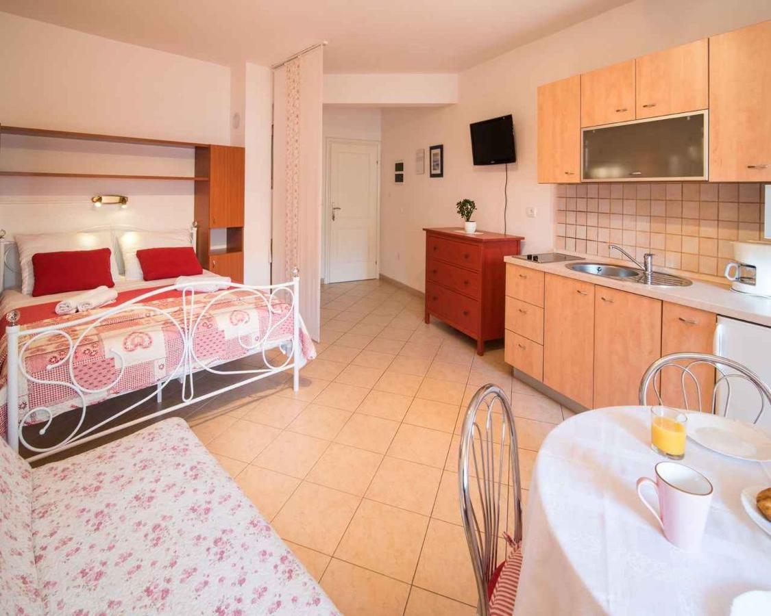 Apartments In Vrbnik/Insel Krk 13597 エクステリア 写真